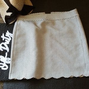 Ann Taylor B&W pokadotted scallop hem skirt